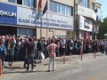 işkur ve önünde iş bekleyenler