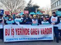 BBC İstanbul çalışanları grev pankartını astı