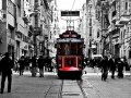 İstanbul geçinemiyor ve mutsuz!