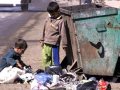 Yoksulluk en çok çocukları vuruyor
