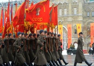 Putin ne Sovyetlerle oluyor ne de Sovyetlerden vazgeçebiliyor 
