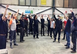 iktidar işçinin geleceğini çalmak istiyor 