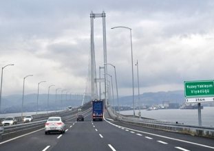 cebimizden kuruş çıkmadan köprüler yaptırdık gelip geçmeye