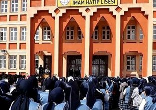 bu kadar uğraşmaya rağmen imam hatip tutmuyor