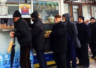 yoksulluk halk ekmek kuyruğunda 