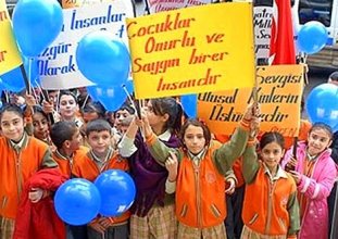 çocuklar bayram yapamıyor   