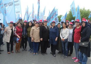 tümtis sendikası üyesi kadın işçiler 