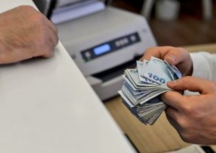 kredi borcuyla yaşamaya çalışıyoruz