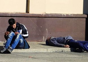 abd dünyayla uğraşmayı bırakıp halkının uyuşturucu sorununu çözsün