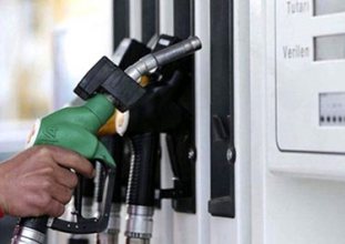 Benzine yine zam yapıldı