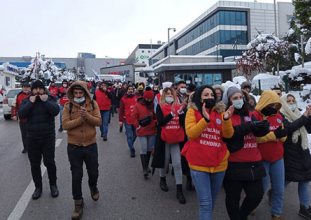 Farplas işvereni örgütlenmeyi kırmaya çalışıyor
