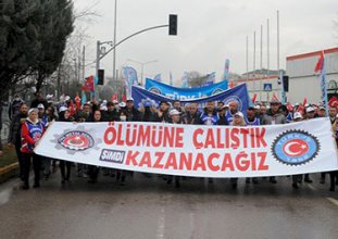 Metal işçileri meydana indi