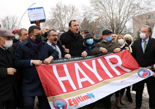 Eğitim Emekçilerine polis barikatı!