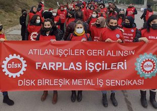 Farplas işçileri direnişi fabrika önüne taşıdı