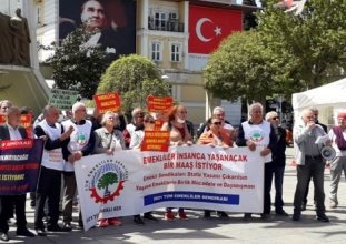 emekliler dört maaş ikramiye ve insanca yaşanacak maaş istiyor