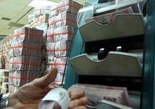 Vatandaş krediye, bankalar kâra boğuldu