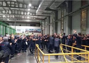 Smart Solar işçileri fabrikayı işgal etti